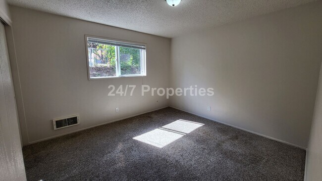 Building Photo - 2023-12573MF