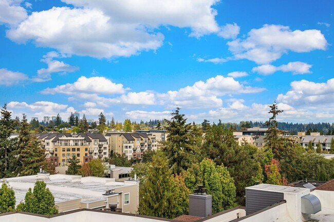 Building Photo - Top Floor Condo with Skyline Views in Merc...