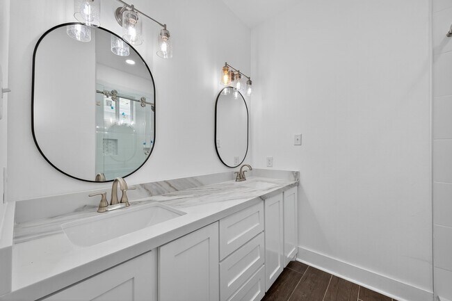 Building Photo - 714 Zoe St