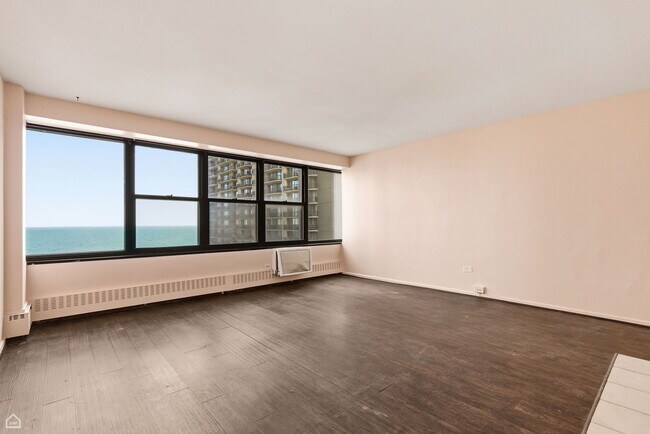 Building Photo - 6030 N Sheridan Rd