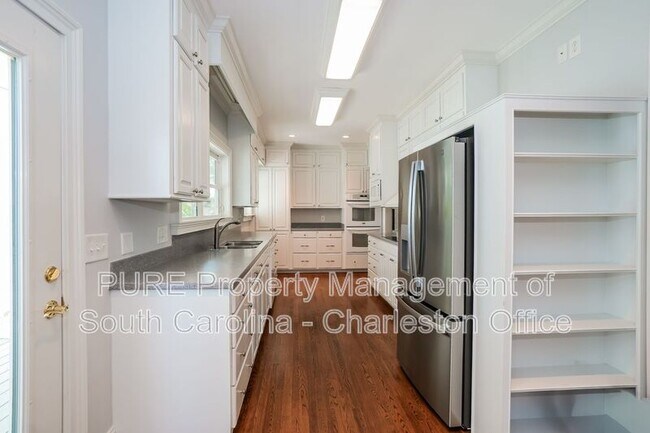 Building Photo - 1166 Waterfront Dr