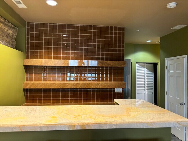 Building Photo - 1650 Linden St