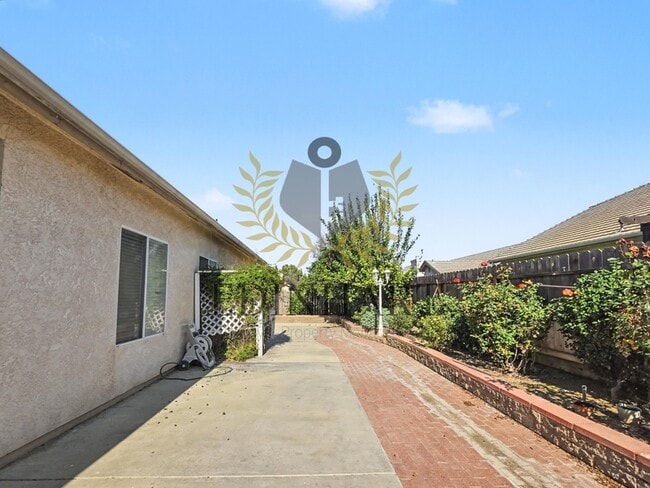 Building Photo - 5774 N State St