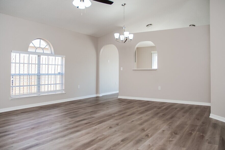 Building Photo - 1023 Brenton Leaf Dr