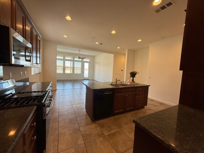 Building Photo - Lake front single story home in gated community!