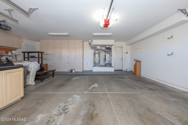 Building Photo - 831 S Rincon Rising Rd