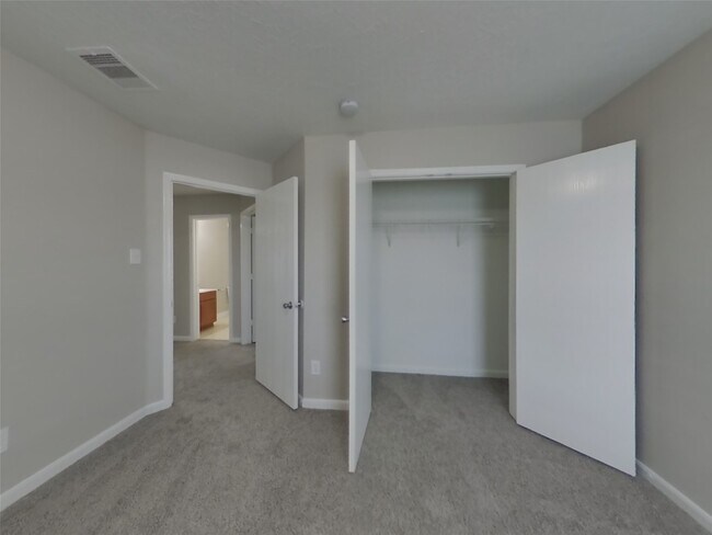 Building Photo - 20603 Fair Castle Dr