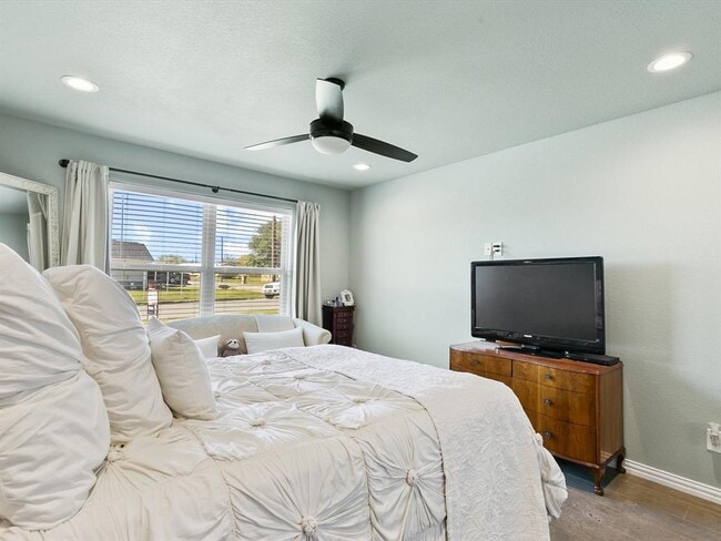 Building Photo - 6301 Hunterwood Dr