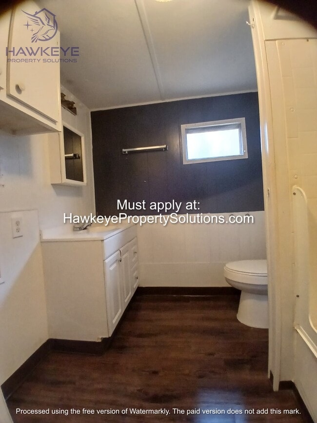 Building Photo - 1724 Oakland Rd W