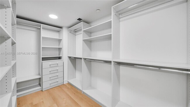 Building Photo - 555 NE 34th St