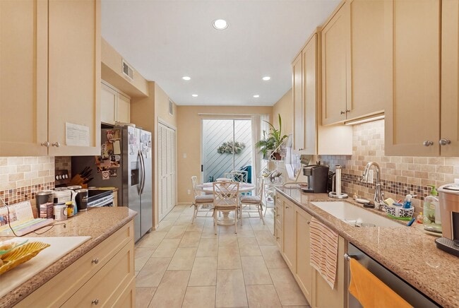 Building Photo - 10125 Valley Forge Dr