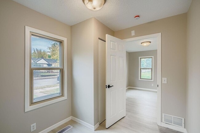 Building Photo - 4643 Emerson Ave N