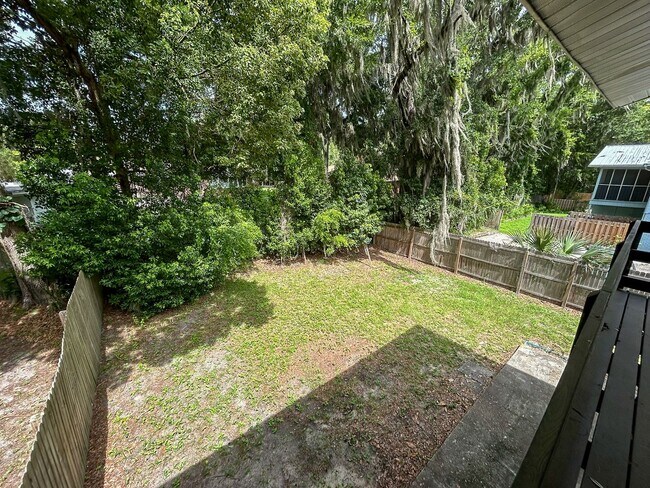 Building Photo - 1058 SW 6th Dr