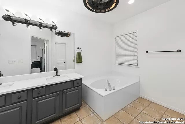 Master Bathroom - 25015 Lost Arrow