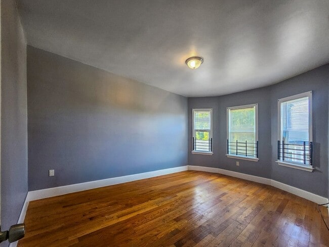 Building Photo - 12 Fox St