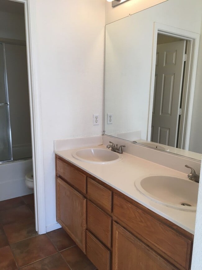 Building Photo - Danville, Shadowhawk 3 Bed, 2.5 Ba., Corner Townhouse, Close to great schools, 2 year lease