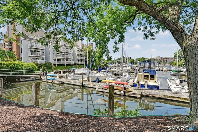 Building Photo - 123 Harbor Dr