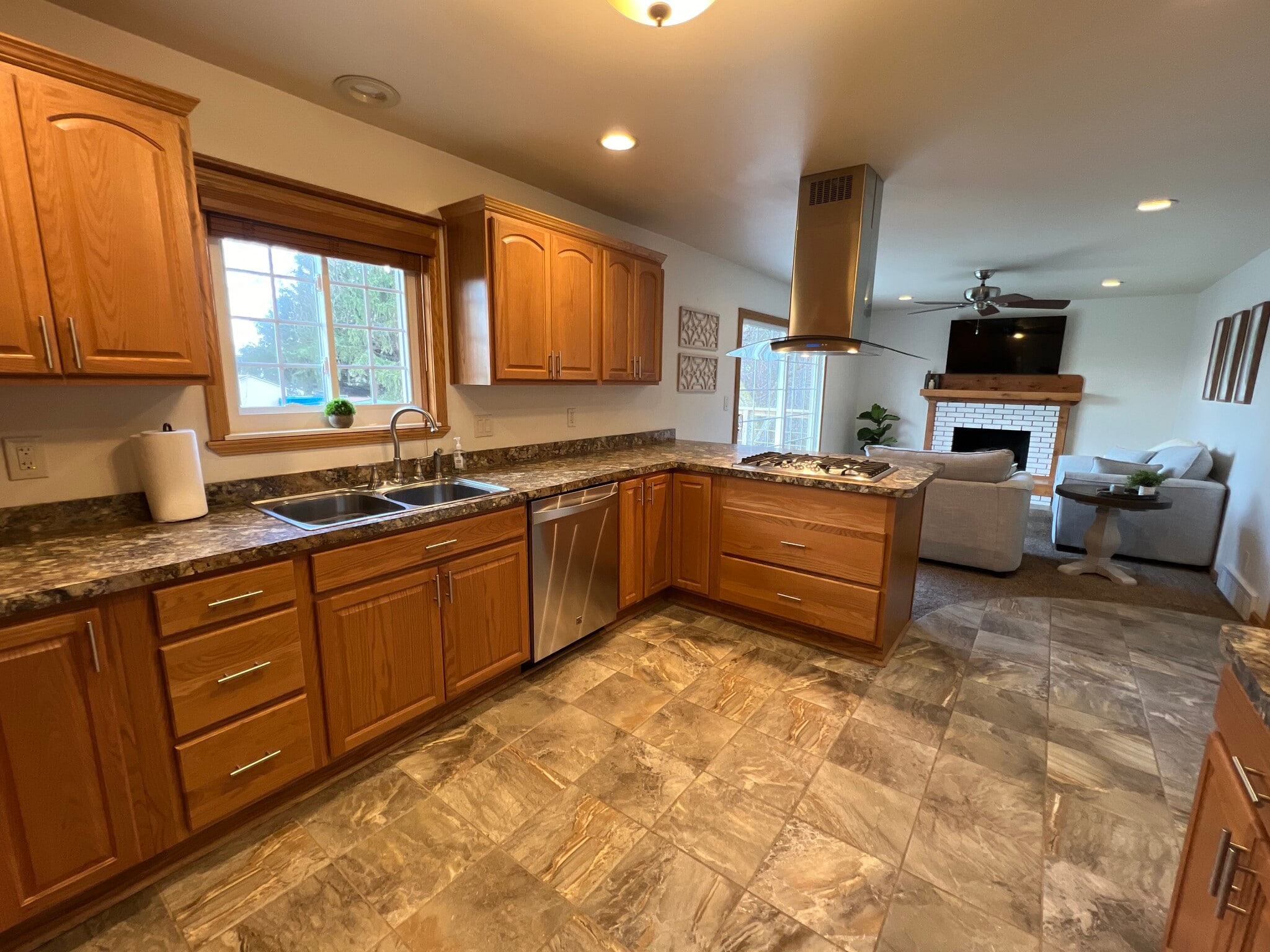 Building Photo - 10032 Shadyhill Ln