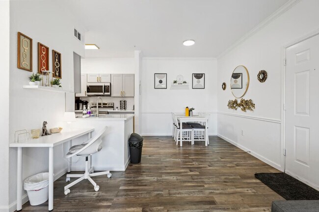 Building Photo - 2929 Kings Rd