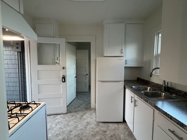 Building Photo - 2015 I St