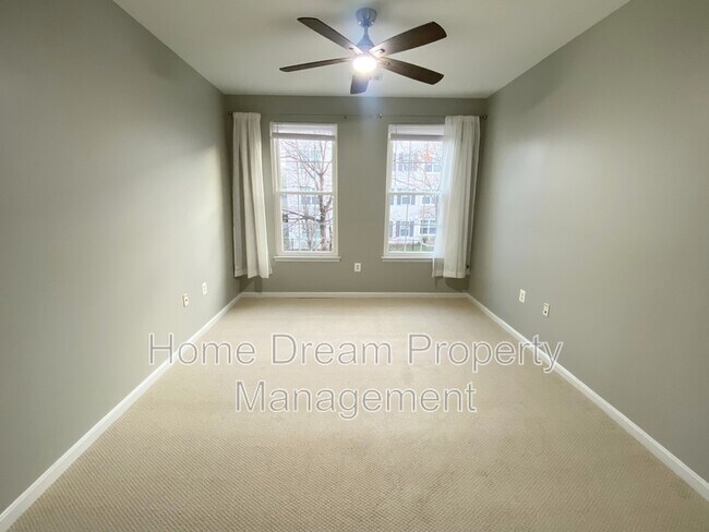 Building Photo - 2465 Army Navy Dr