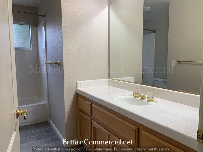 Building Photo - Gorgeous 3 Bedroom 2 Bath House at Courtsi...