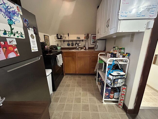 Building Photo - Walk to WWU & Downtown Bellingham from Prime Chestnut St Location