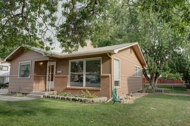 Building Photo - 4 Bedroom 2 Bathroom Located on the Boise Bench (Available for a 6 month lease).