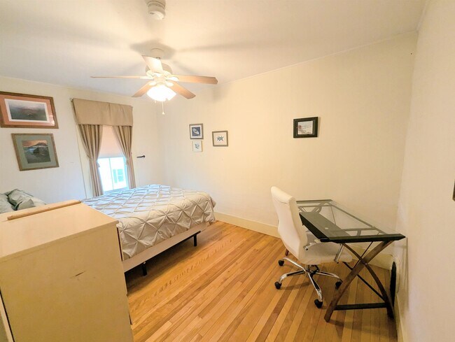 Building Photo - 613 Summer St