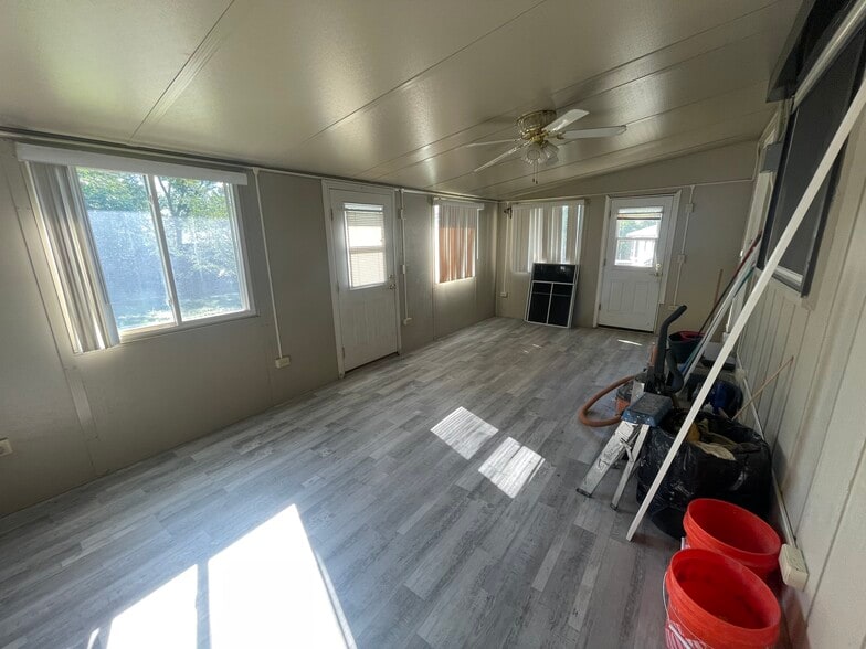 3 season room - 33 Minden Cir