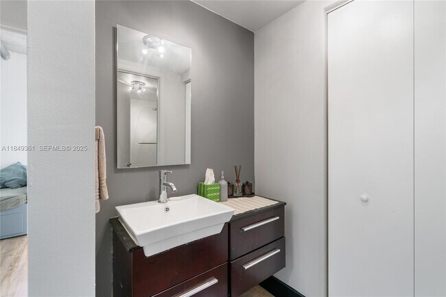 Building Photo - 690 SW 1st Ct