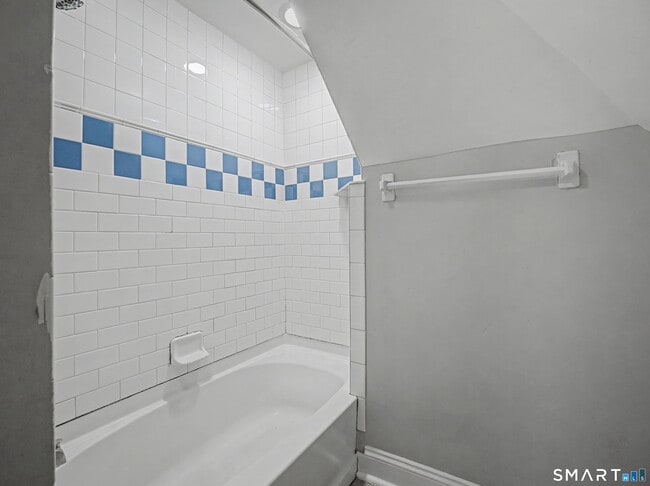 Building Photo - 1440 Wood Ave