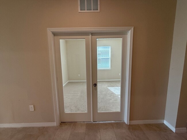 Building Photo - 3 Bedroom 2.5 Bath Single Family Home Promenade Estates