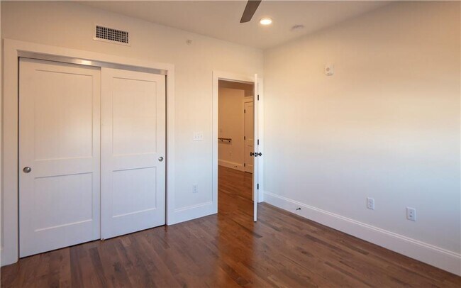 Building Photo - 15 Cranston Ave