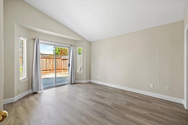Building Photo - Updated Contemporary 3 Bed / 2 Bath Home w...