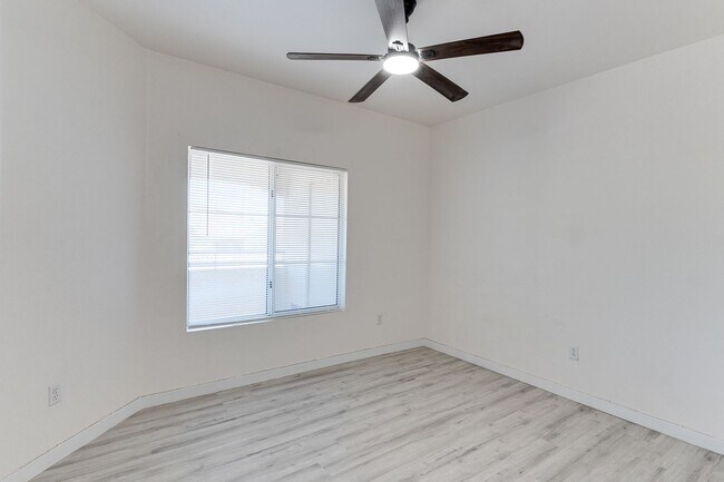 Building Photo - Charming 2-Bed/2-Bath Condo with Dual Mast...