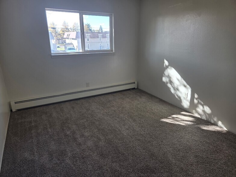 Building Photo - 2513 Sagebrush Ave