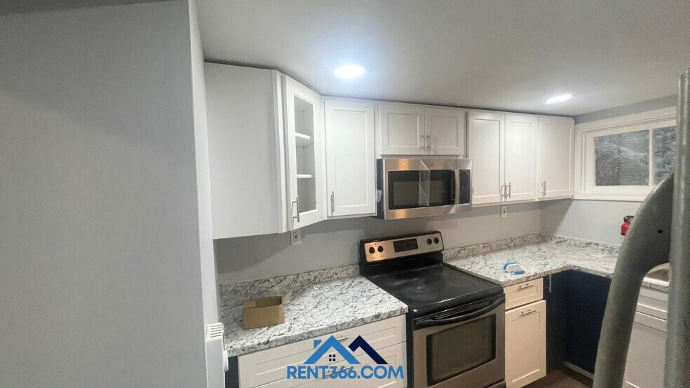 Building Photo - 403 E Norwegian St