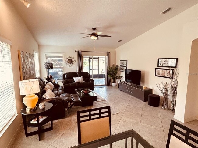 Building Photo - 585 Grand Canal Dr