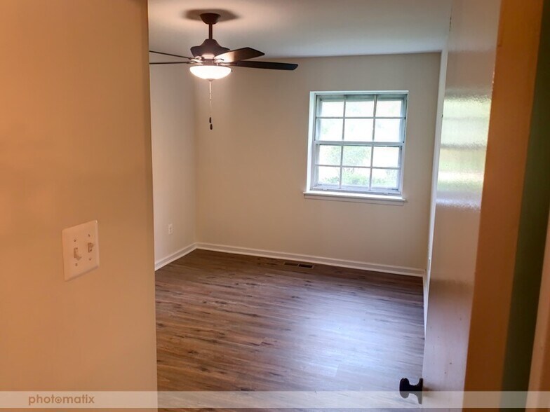 Building Photo - 156 Drummers Ln