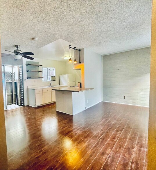Building Photo - 941 N San Vicente Blvd
