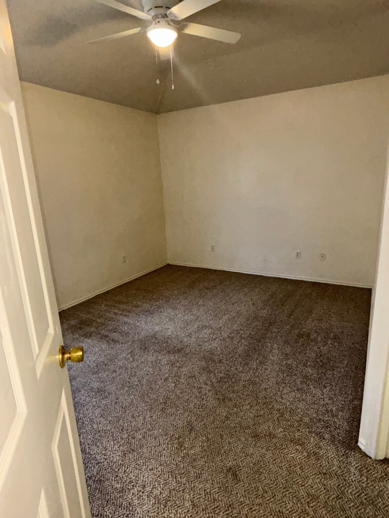 Building Photo - 2205 Garrett Dr