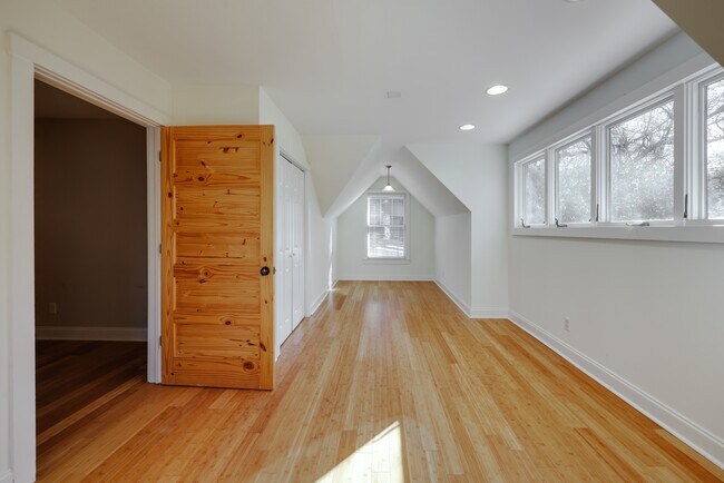 Building Photo - 145 Hendrix Ave