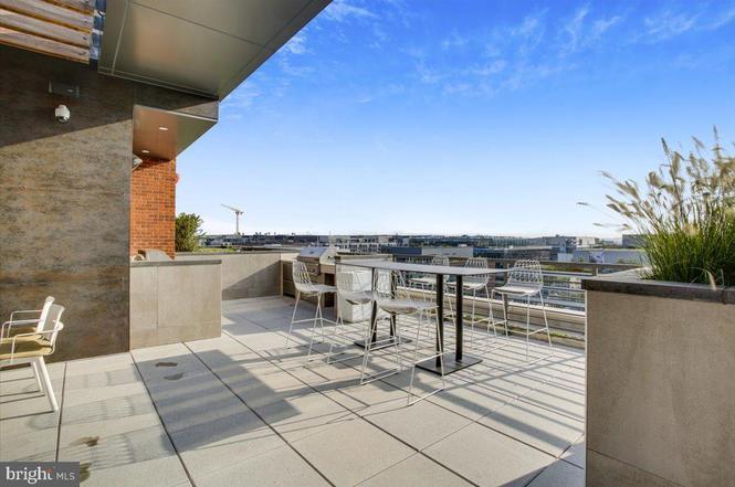 Building Photo - 1211 Van St SE