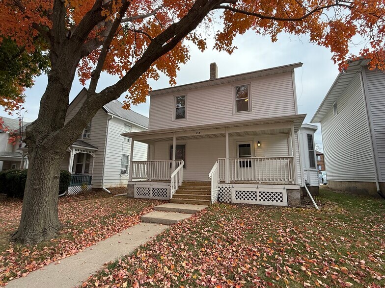 Building Photo - 215 E Bloomington St