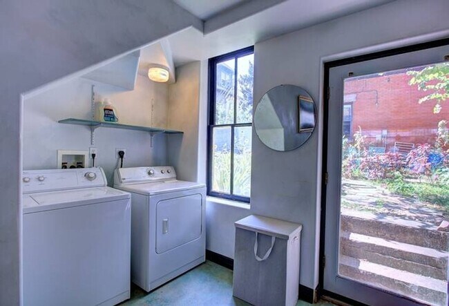 Building Photo - Unique Carriage House in Historic Congress...