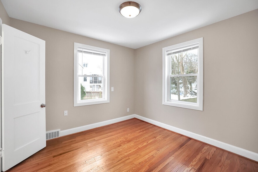 Building Photo - 608 N Abingdon St