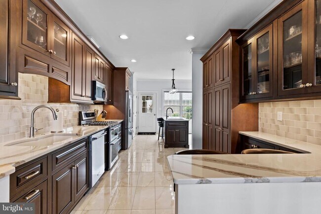 Building Photo - 543 Bridgeview Dr