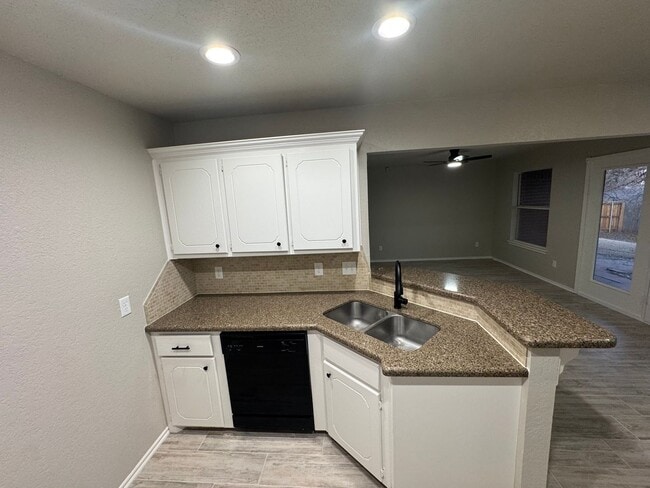 Building Photo - Storm Shelter!!! This 3 bed, 2 bath, 2 Car Garage home has new paint, kitchen and bathroom granit...