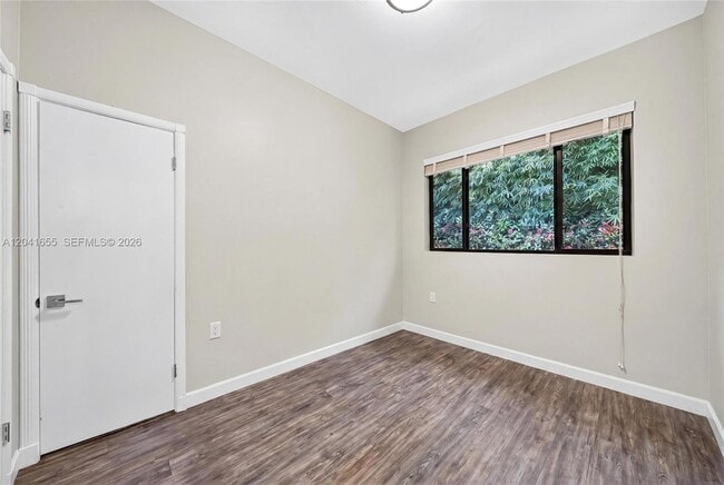 Building Photo - 460 W Dilido Dr